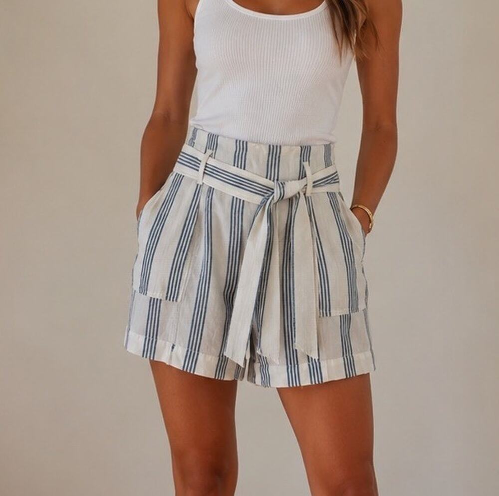 Lauren Ralph Lauren Linen Cotton Belted Shorts White Blue Stripe High Waist Sz 8
